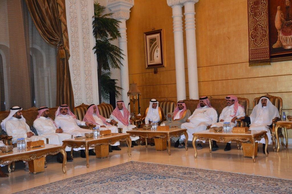 الشيخ عبدالعزيز العجلان وأبناؤه وأحفاده في ضيافة الشيخ عبدالرحمن الجريسي بمنزله